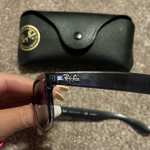 Rayban new wayfarer sunglasses - Picture 2 of 3